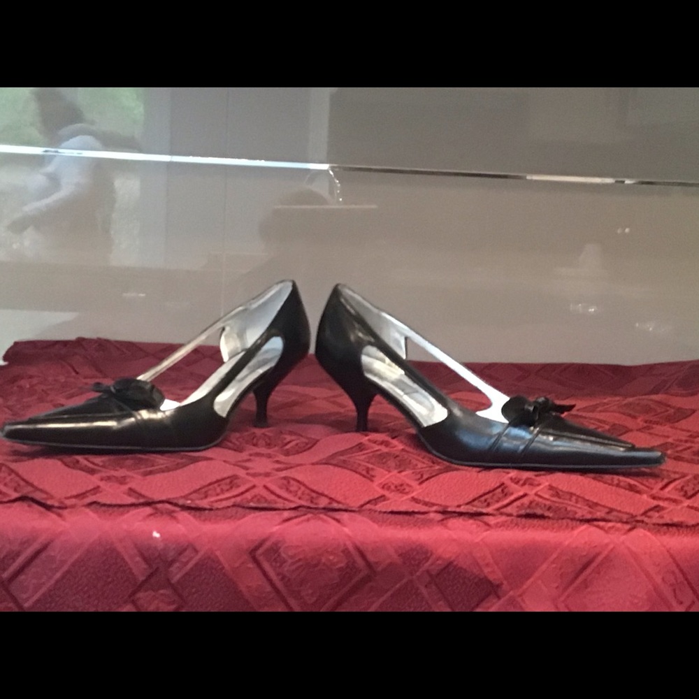 Elegant kitten heel pumps made in Italy